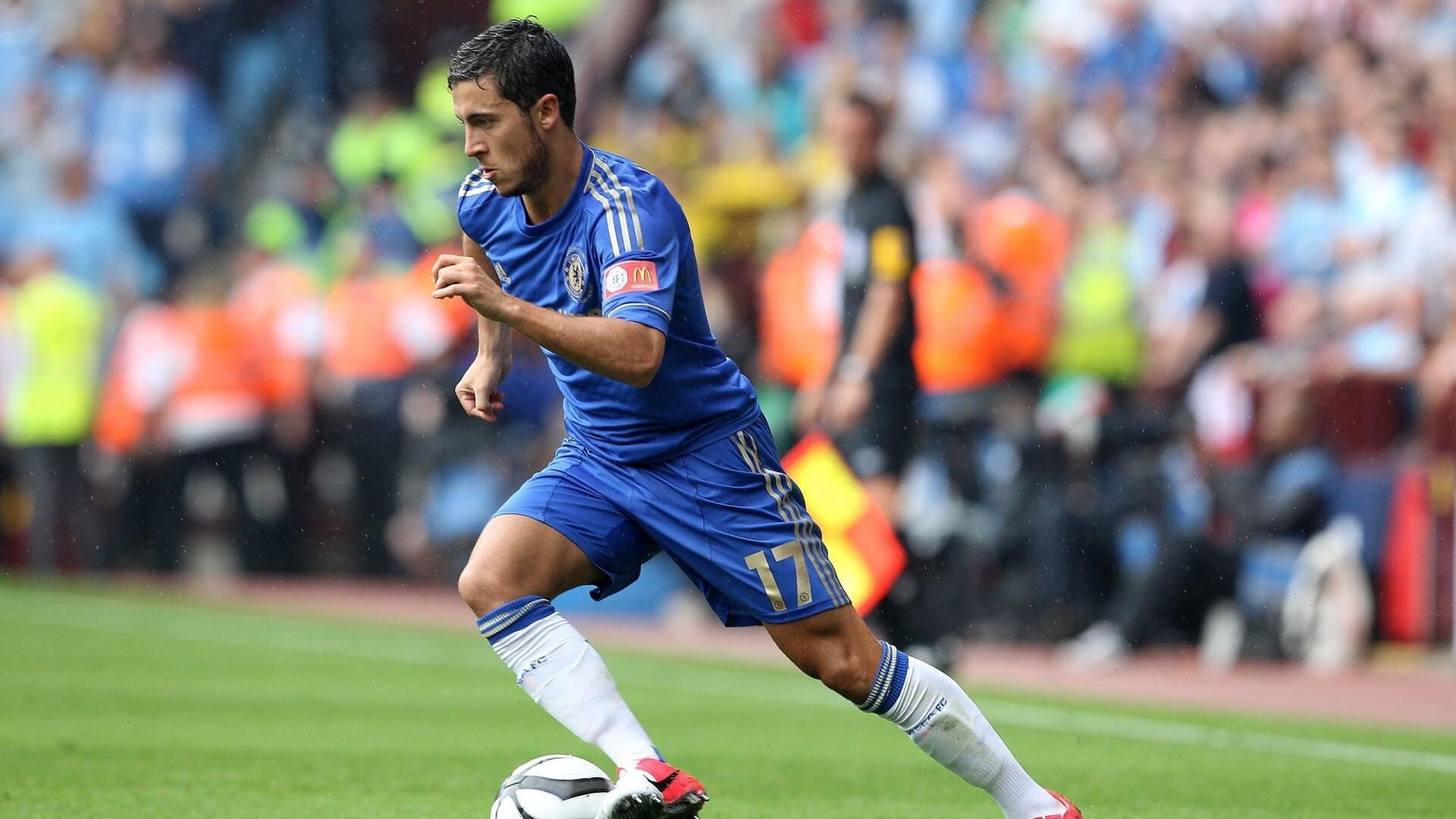 爱游戏官网-C罗回归赛场，精彩发挥首场状态亮眼，法国队观众沸腾！